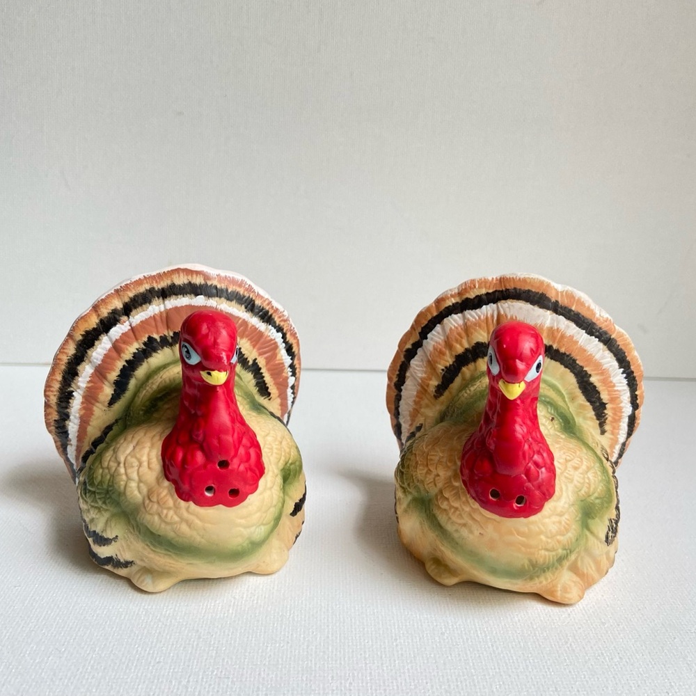 Russ Berrie turkey salt and pepper shakers vintage festive in painted ceramic